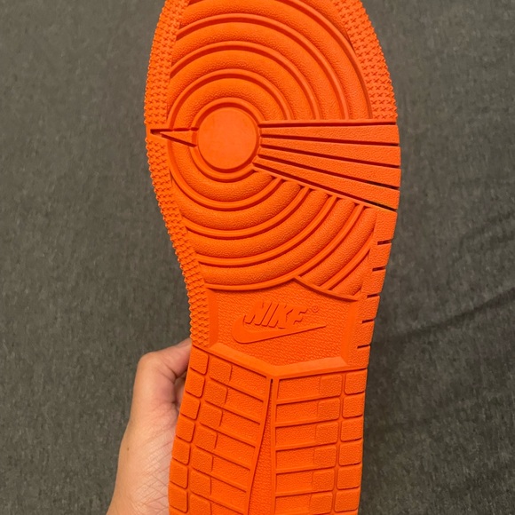 Jordan lows - Picture 3 of 3